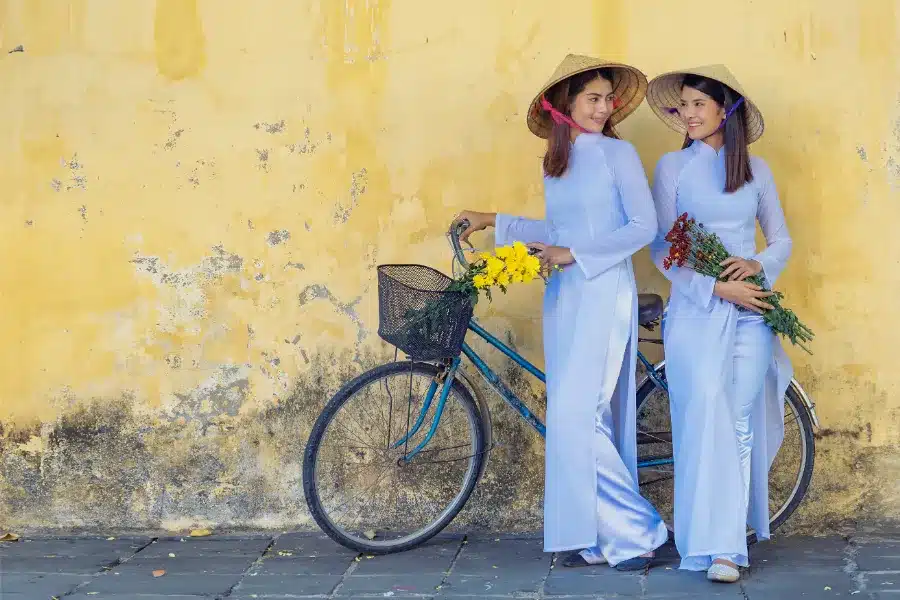 Best way to travel in Vietnam - Ao Dai