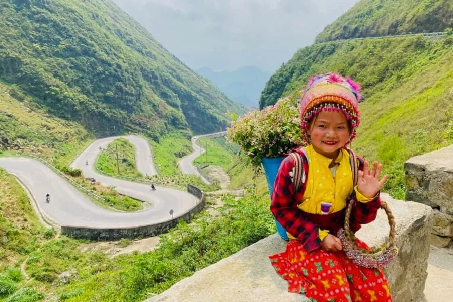 H'mong child at Chin Khoang pass