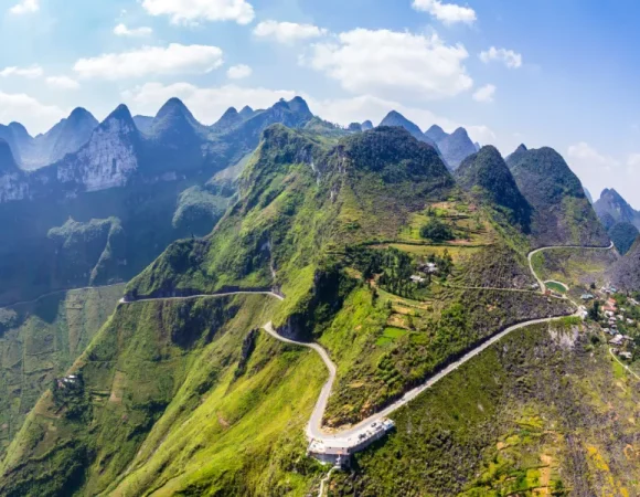 Discover the best motorbike routes in Vietnam